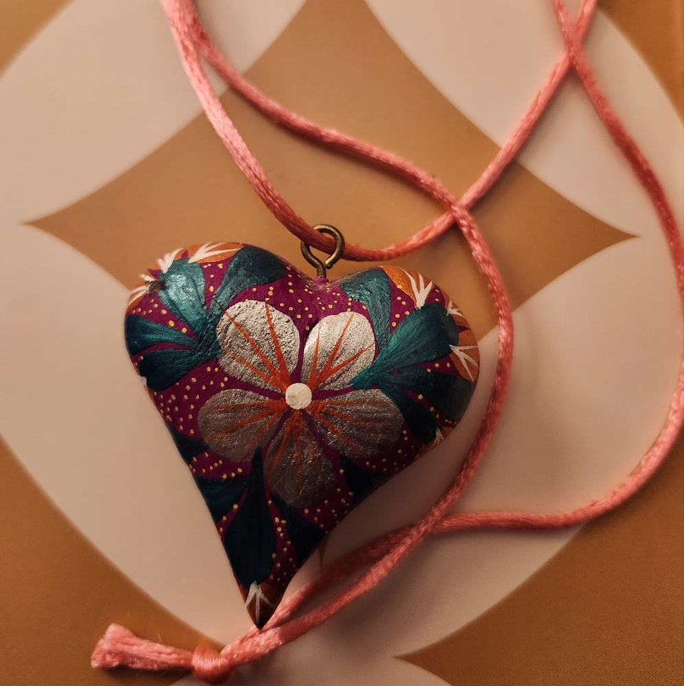 Boho Handmade OAXACAN heart Shaped Necklace - Picture 3 of 3